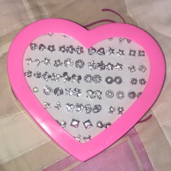 32 pack of earrings - Picture 3 of 3